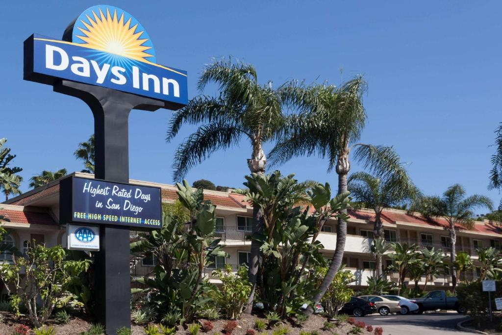 Days Inn by Wyndham San Diego Hotel Circle - Best Pool Hotels in San Diego, CA