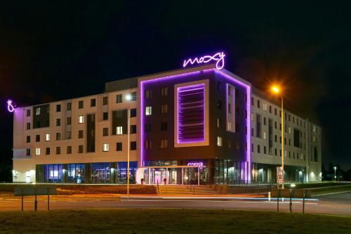 Moxy Edinburgh Airport - Best Hilton Worldwide Hotels in Scotland