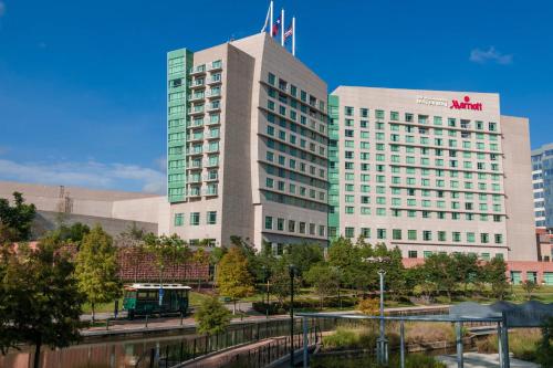 The Woodlands Waterway Marriott Hotel and Convention Center - Best Pet-Friendly Hotels in The Woodlands, TX