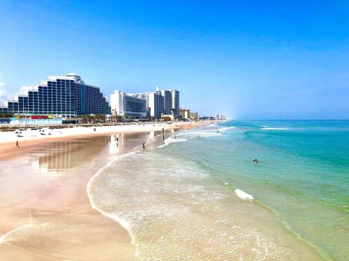 Hilton Daytona Beach Resort - Best Pool Hotels in Daytona Beach, FL