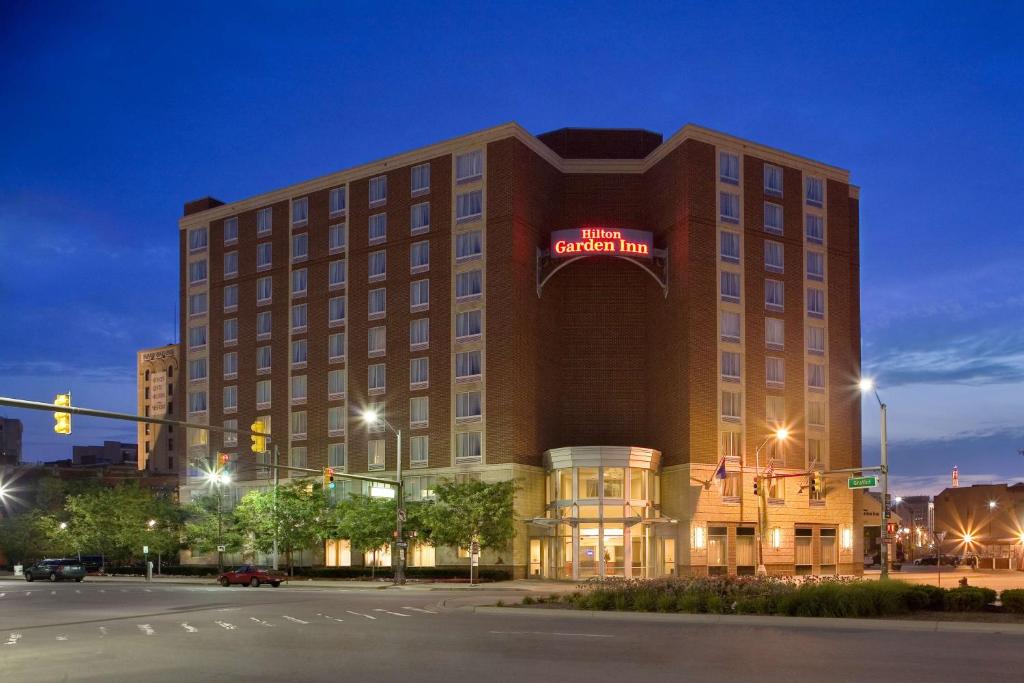 Hilton Garden Inn Detroit Downtown - Best Hotels in Detroit, MI