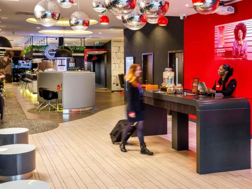 ibis London Blackfriars - Best Pool Hotels in London, England
