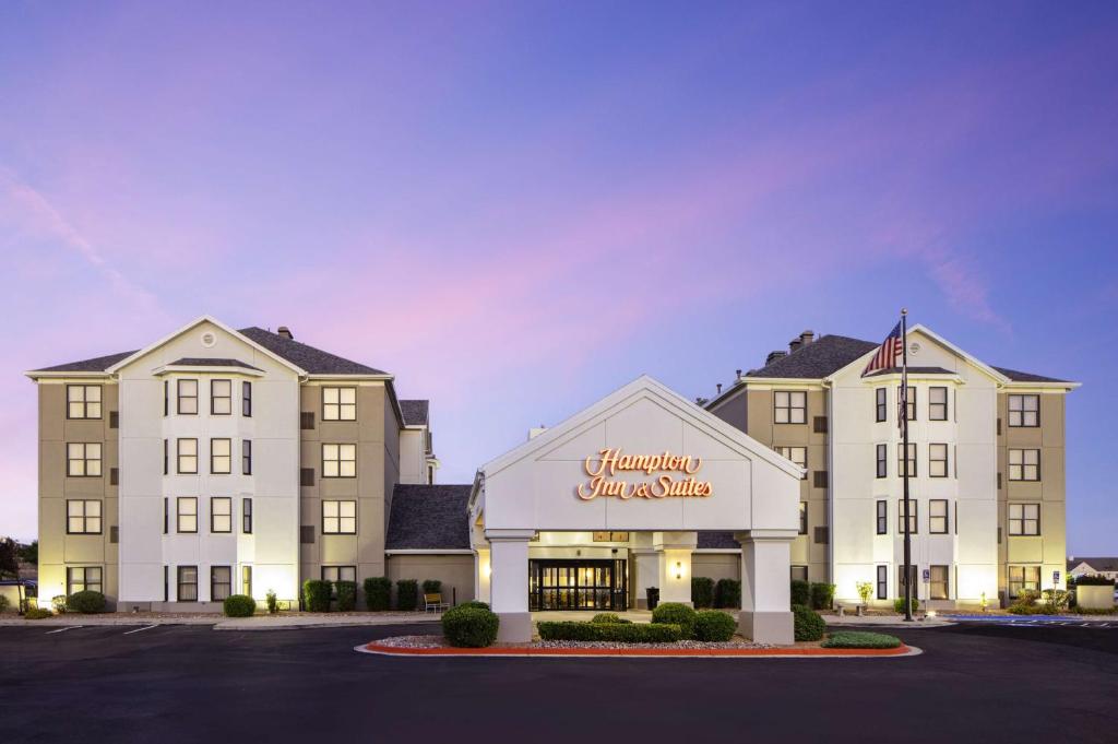 Hampton Inn & Suites El Paso-Airport - Best Hotels with Free Breakfast in El Paso, TX