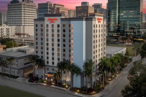 Hampton Inn Fort Lauderdale Downtown Las Olas Area - Best Hotels with Free Breakfast in Fort Lauderdale, FL