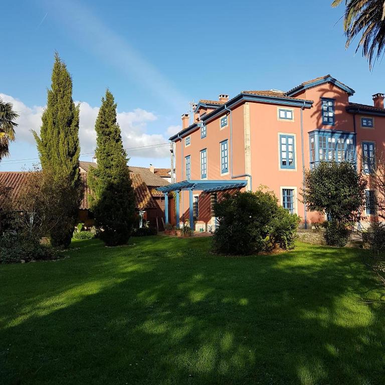 La Casona Azul, espectacular palacio indiano - Best Hotels in Cantabria