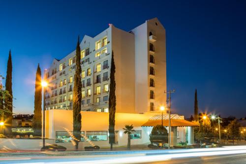 Fiesta Inn Express Chihuahua - Best Hotels with Free Breakfast in Northern Mexico