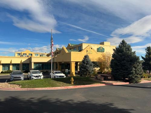 suite hotels in Centennial