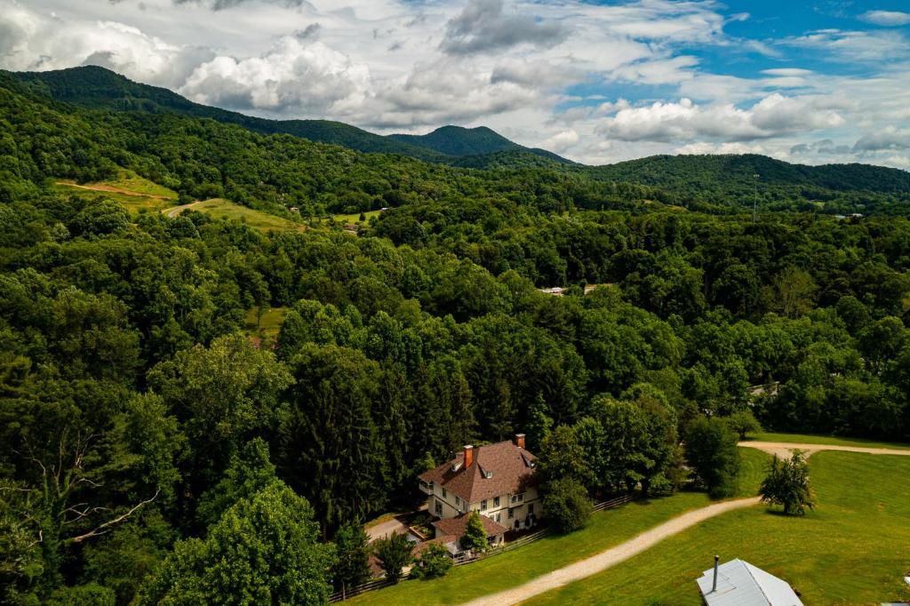 Engadine Inn and Cabins - Best Hotels in North Carolina