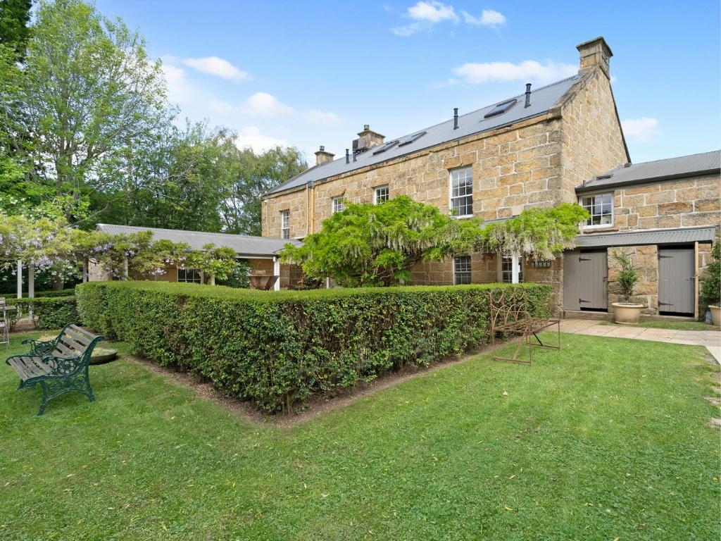The Red Feather Inn - Best Hotels in Launceston