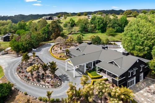 Woodhouse Mountain Lodge - Best Hotels in Matakana