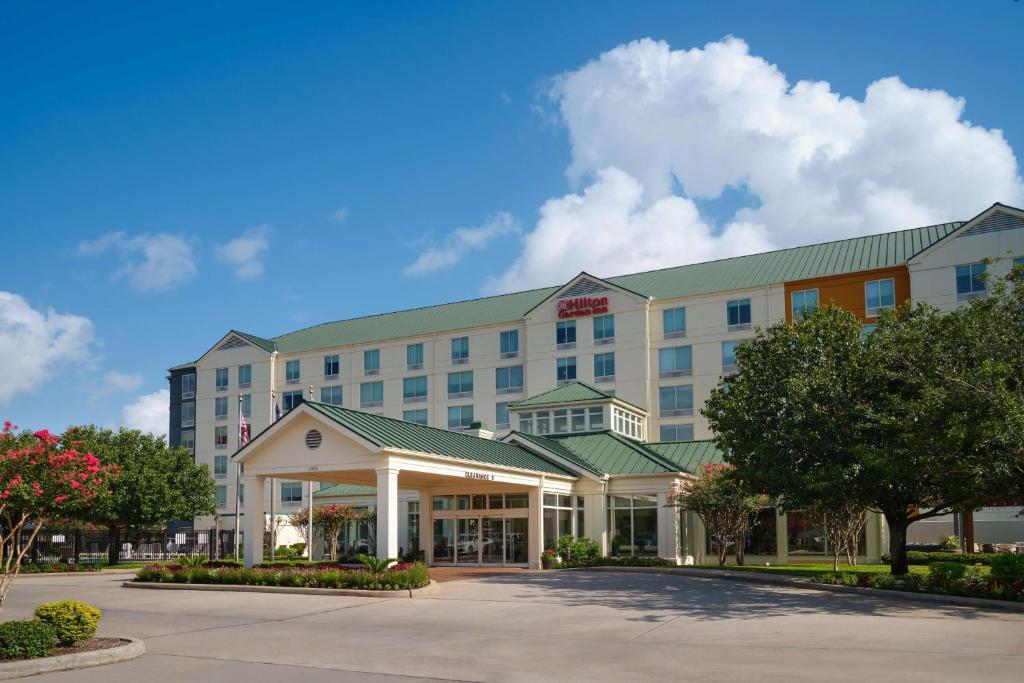 Hilton Garden Inn Houston/Bush Intercontinental Airport - Best Hotels with Airport Shuttle Service in Houston, TX