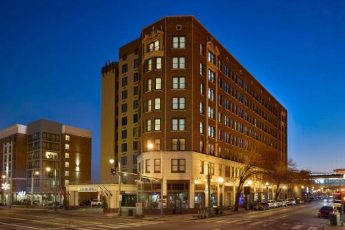 DoubleTree by Hilton Memphis Downtown - Best Hotels near Christian Brothers University, TN