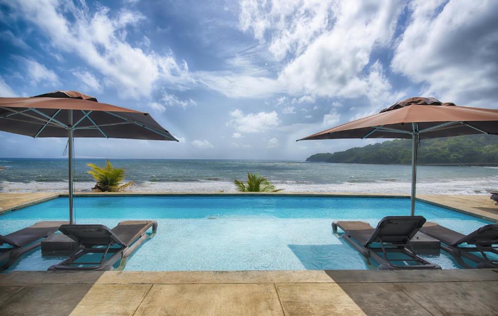 Pagua Bay House - Oceanfront Cabana's - Best Hotels in Dominica