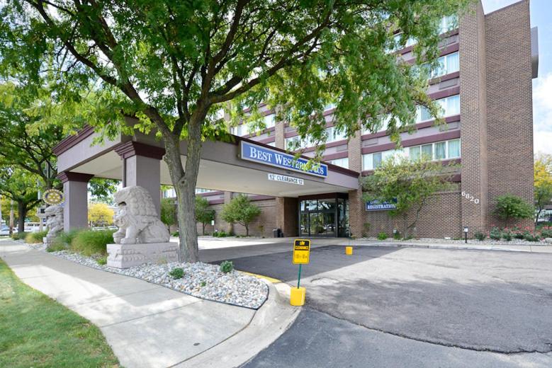 Causeway Bay Hotel - Best Parking Hotels in Lansing, MI