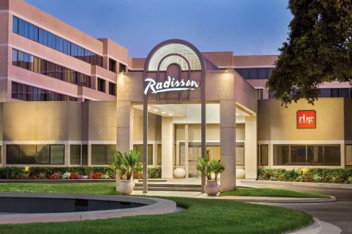 Radisson Hotel Sunnyvale - Silicon Valley - Best Pool Hotels in San Jose, CA
