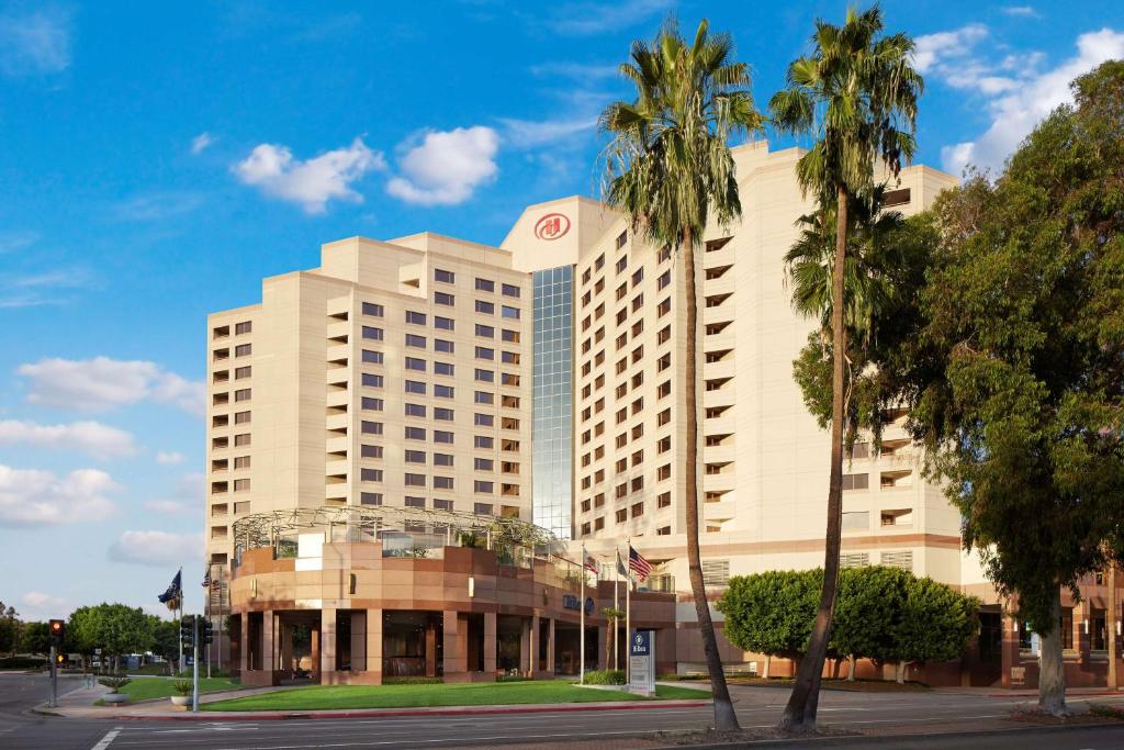 Hilton Long Beach Hotel - Best Pet-Friendly Hotels in Long Beach, CA