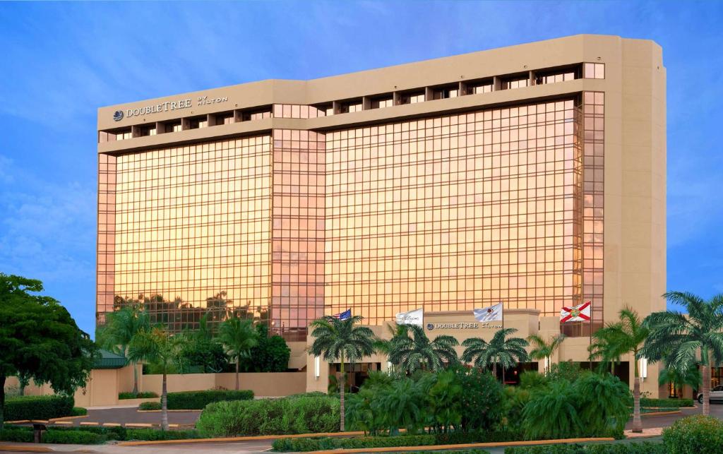 DoubleTree by Hilton Hotel Miami Airport & Convention Center - Best Hotels with Airport Shuttle Service in Florida