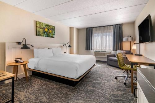 Fairfield Inn & Suites by Marriott Providence Airport Warwick - Best Hotels with Airport Shuttle Service in Providence, RI