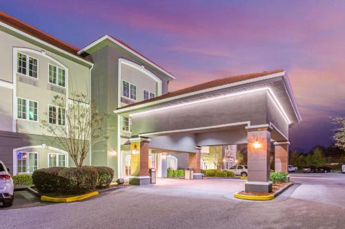 Stay Express Inn & Suites - Mobile, Al - Best Pool Hotels in Mobile, AL