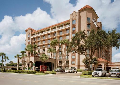 Doubletree by Hilton McAllen - Best Hotels with Airport Shuttle Service in Texas