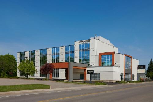 TownePlace Suites by Marriott Niagara Falls Canada - Best Pool Hotels in Niagara Falls