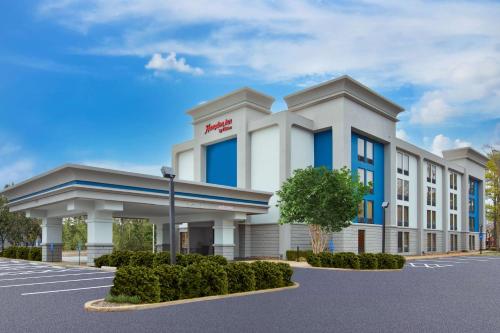 Hampton Inn Memphis-Poplar - Best Hotels with Free Breakfast in Memphis, TN