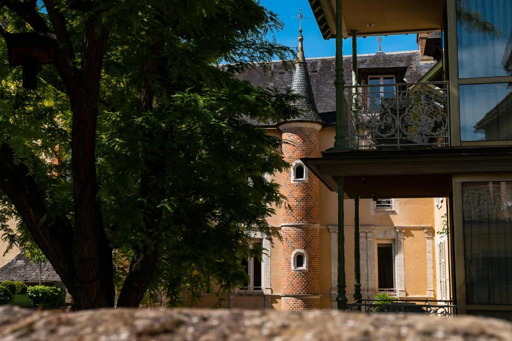 Grand Hôtel du Lion d'Or - Best Hotels in Loire Valley