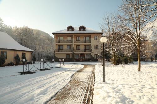 Bogolvar Retreat Resort - Best Family Hotels in Ukraine