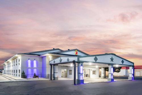 Super 8 by Wyndham Amarillo Central TX - Best Pet-Friendly Hotels in Amarillo, TX