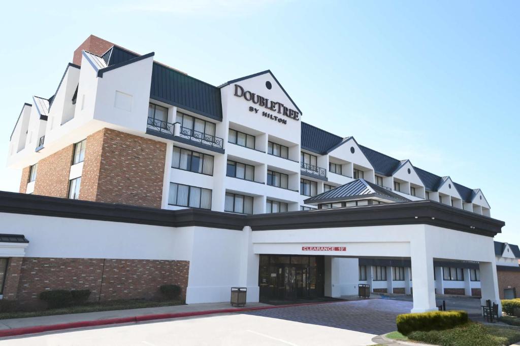 DoubleTree By Hilton Baltimore North Pikesville - Best Parking Hotels in Maryland