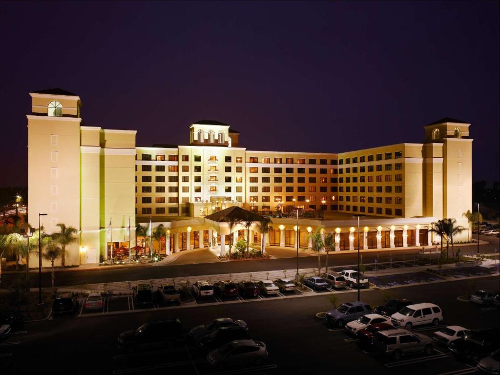 DoubleTree Suites By Hilton Anaheim Resort/Convention Center - Best Business Hotels in Anaheim-Disneyland, CA