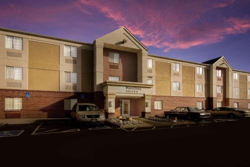 hotels with suites in Centennial