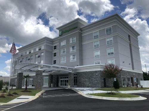 Holiday Inn & Suites - Fayetteville W-Fort Bragg Area by IHG - Best Fitness Hotels in Fayetteville, NC