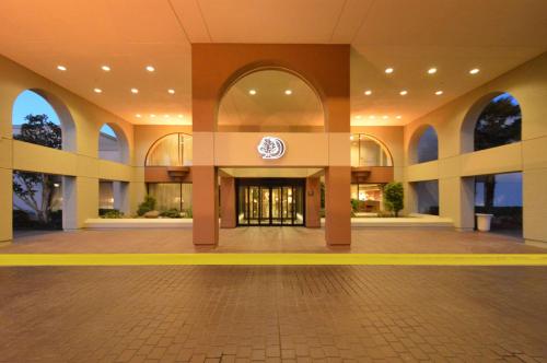 DoubleTree by Hilton Newark-Fremont - Best Hotels with Airport Shuttle Service in California