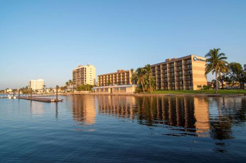 Best Western Fort Myers Waterfront - Best Hotels with Free Breakfast in Fort Myers, FL