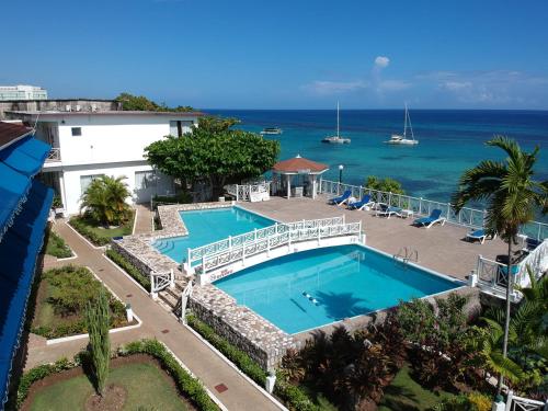 Hibiscus Lodge Hotel - Jamaica Hotels on the Beach