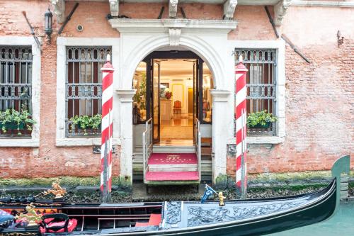 Hotel Ai Reali - Small Luxury Hotels of the World - Best Hotels in Venice