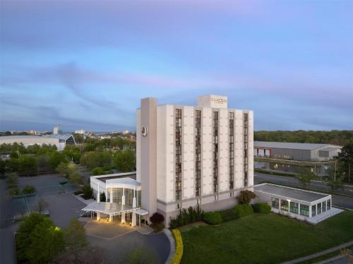 DoubleTree by Hilton Virginia Beach - Best Parking Hotels in Virginia Beach, VA