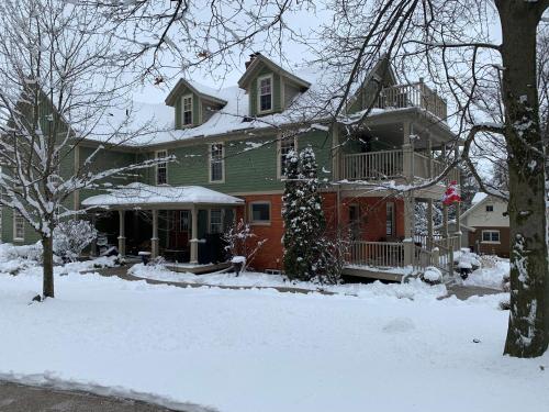 The Red Coat - Best Hotels in Ontario