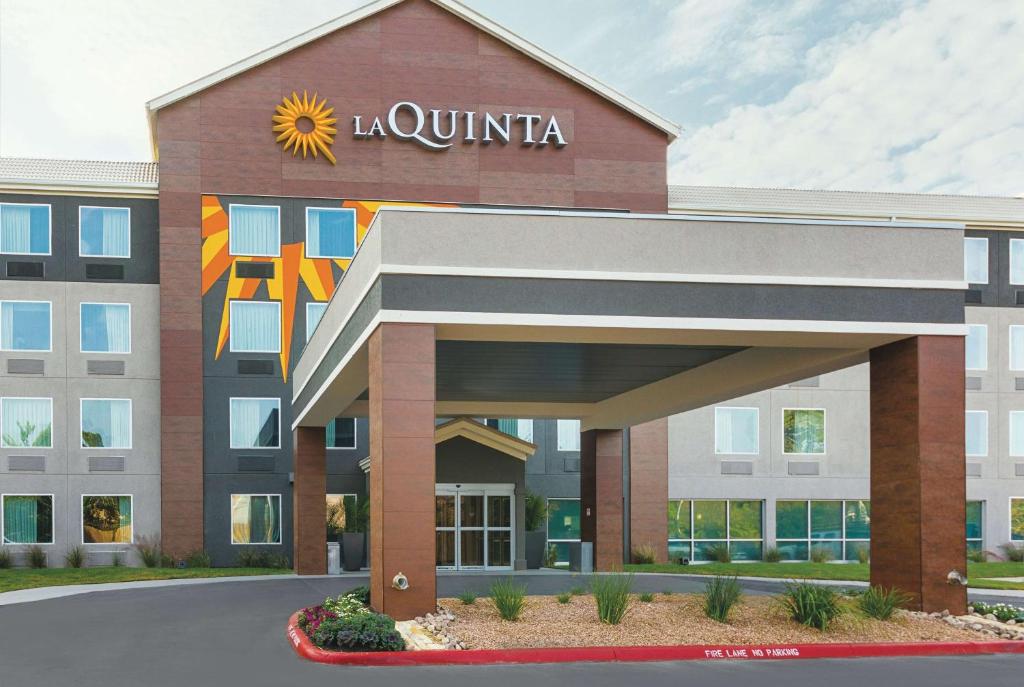 La Quinta by Wyndham Austin Round Rock - Best Pool Hotels in Austin, TX