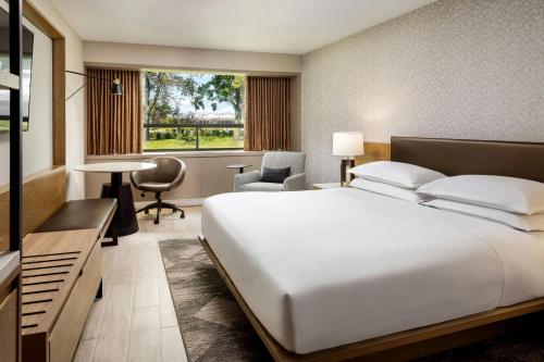 Sheraton Montreal Airport Hotel - Best Hotels with Airport Shuttle Service in Montreal