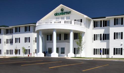 hotels with suites in South Dakota