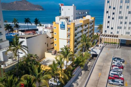 Best Western Hotel Posada Freeman Zona Dorada - Best Beach Hotels in Mazatlan