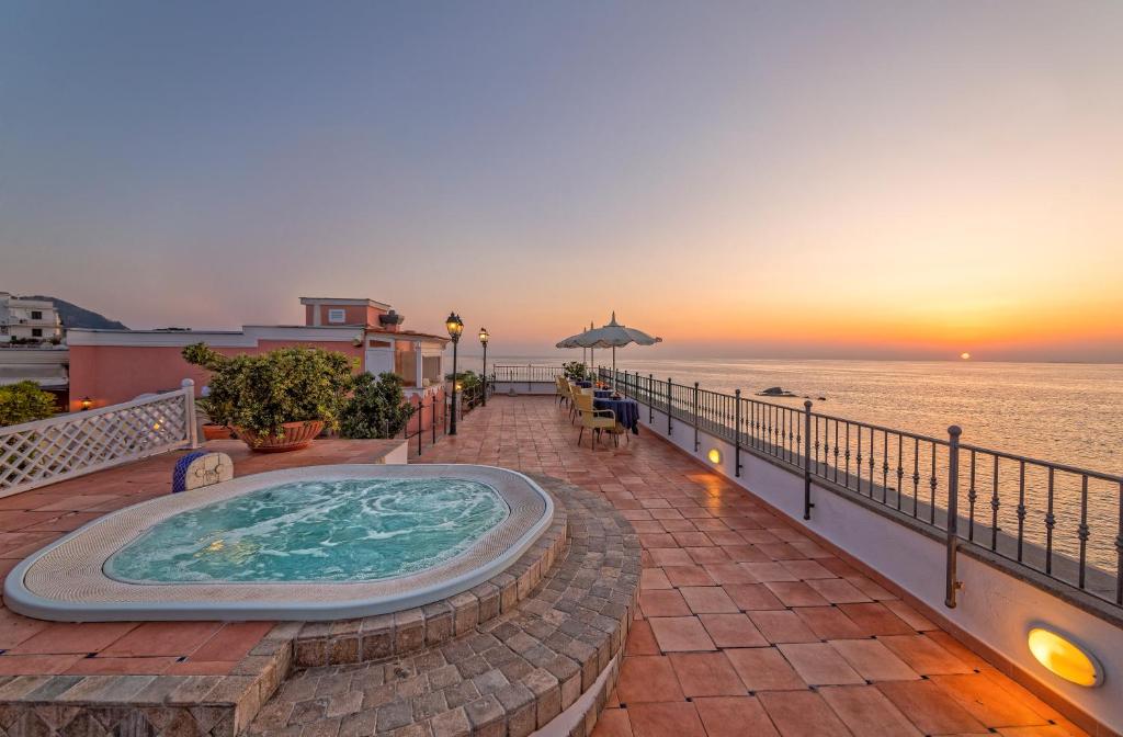 Hotel Nettuno - Best Beach Hotels in Venice