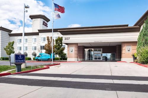Hampton Inn & Suites Salt Lake City Airport - Best Hilton Worldwide Hotels in Utah