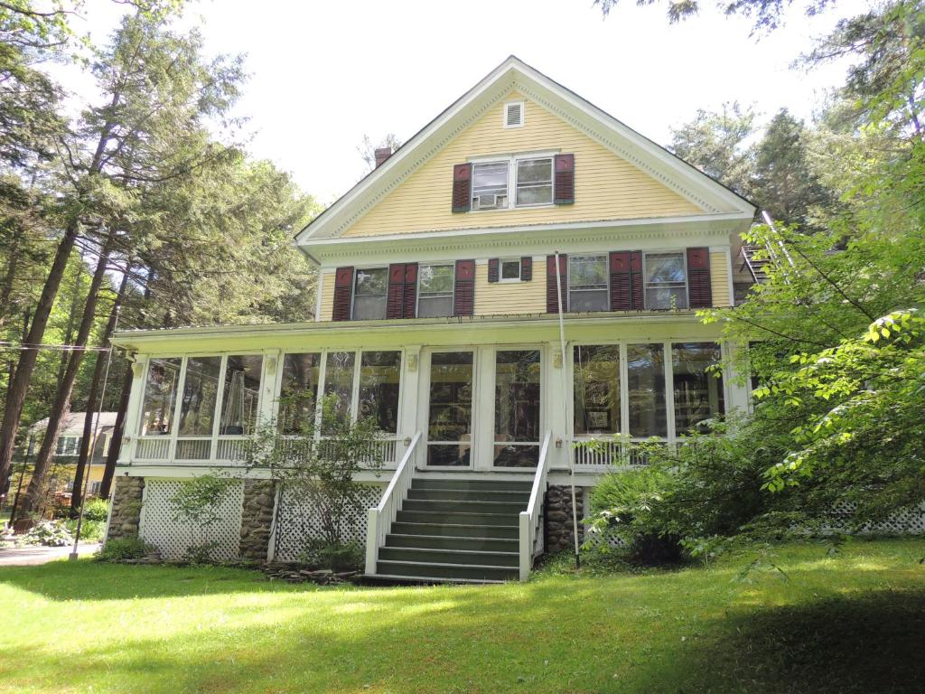 Brookview Manor Inn - Best Hotels in Pennsylvania