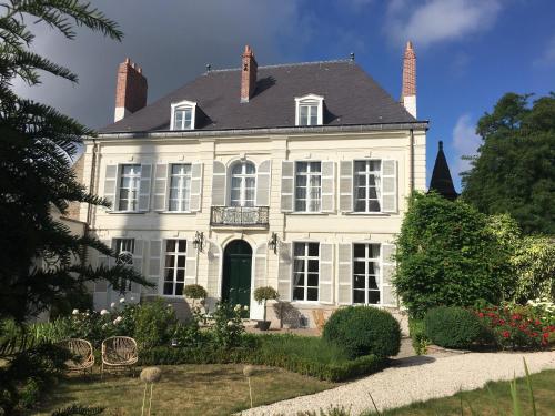 Entre Cour et Jardin - Best Hotels in Arras