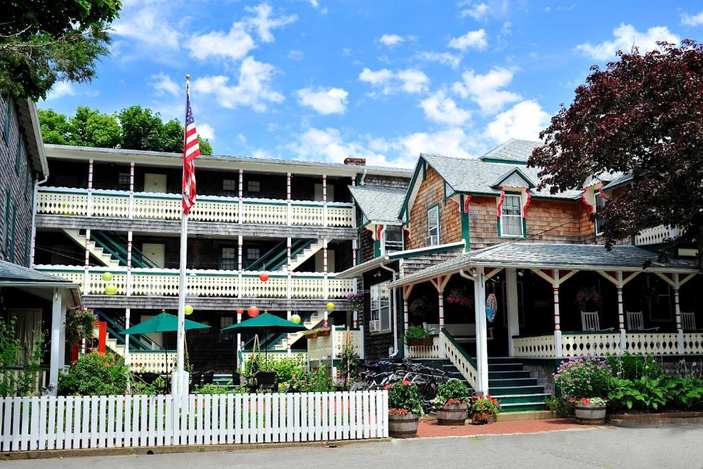 Pequot Hotel - Best Hotels in Martha's Vineyard, MA