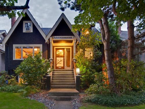 House On Dunbar B&B - Best Parking Hotels in Vancouver, Canada