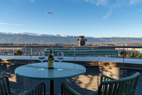 Nash Suites Airport Hotel - Best Hotels with Airport Shuttle Service in Switzerland